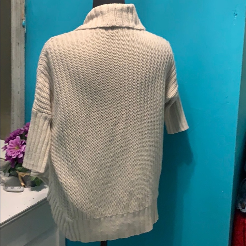 🔥4/$20 Express CreAm Cardigan - Picture 4 of 4